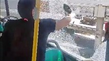 Mulher quebra janela do ônibus após filho passar mal de calor