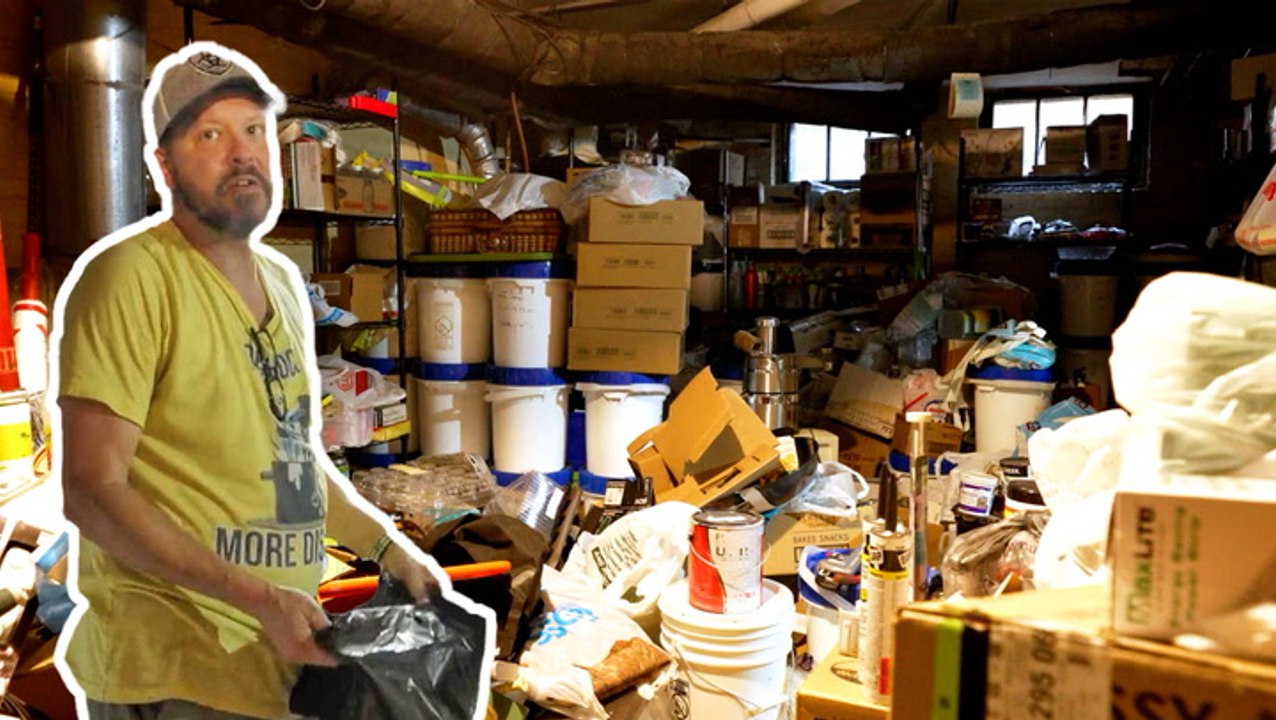 How a 'hoarder's house' is deep cleaned