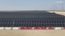 شاهد: قبل أسبوعين من كوب28.. الإمارات تدشّن إحدى أكبر محطات الطاقة الشمسية في العالم