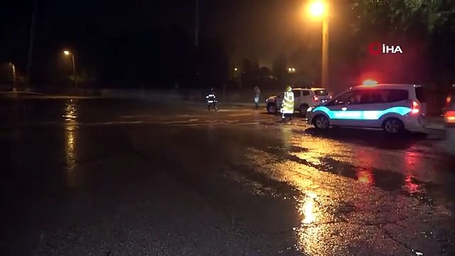 Şiddetli yağış Adıyaman'da etkili oldu: Cadde ve sokaklar göle döndü