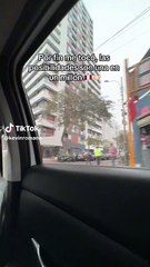 Chofer de taxi sorprende con novedoso negocio en el interior de su vehículo