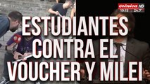 Cientos de estudiantes se concentran en contra de las ideas de Milei