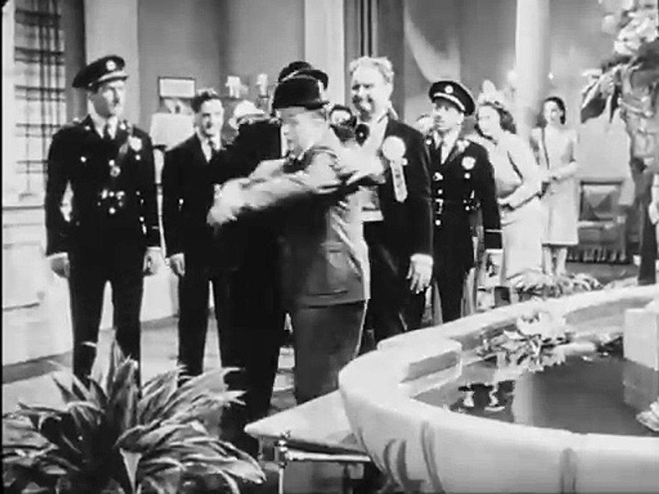 Dick und Doof - Die Stierkämpfer | movie | 1945 | Official Trailer