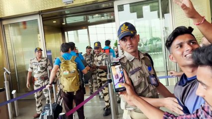 Team India विश्वकप का फाइनल खेलने के लिए अहमदाबाद हुई रवाना, खिलाड़ियों को देख फैन्स उत्साहित