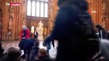 İngiltere parlamentosunda Gazze’de kalıcı ateşkes için oturma eylemi düzenlendi