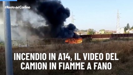 下载视频: Incendio in A14, il video del camion in fiamme a Fano