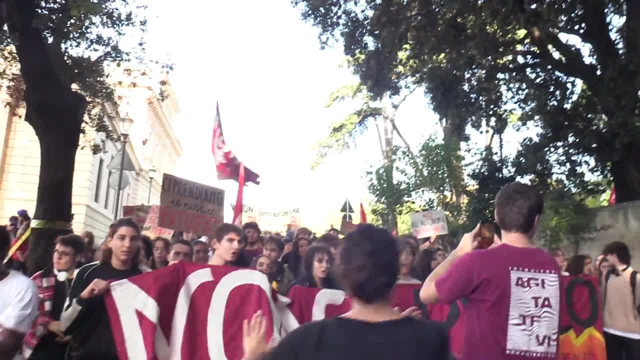 Sciopero, voci del corteo degli studenti e dei lavoratori: "Non ci precetterete"