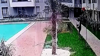 Bursa'da kurye havuza düştü