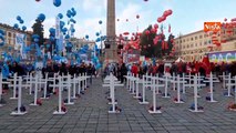 Manifestazione Cgil e Uil, ecco le croci bianche per le morti sul lavoro in Piazza del Popolo