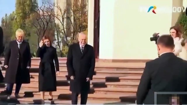 Moldova Cumhurbaşkanı Maia Sandu'nun köpeği, Avusturya Cumhurbaşkanı Alexander Van der Bellen'i ısırdı