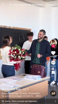 Proposta di matrimonio in classe tra due prof, il VIDEO diventa virale