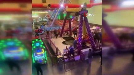 Bursa'da Korupark Alışveriş Merkezi'nde Oyuncağın Devrilme Anları Kamerada