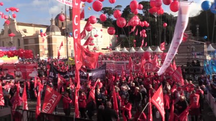 Sciopero Trasporti, i lavoratori in piazza del Popolo: "spero sempre di tornare salvo a casa"