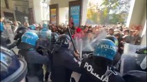 Torino, tensioni tra studenti e polizia al corteo