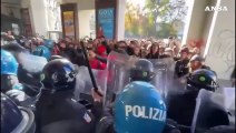 Torino, tensioni tra studenti e polizia al corteo