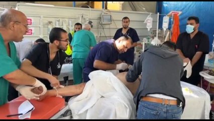 L'arrivo dei feriti all'ospedale kuwaitiano di Rafah, a Gaza