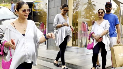 Pregnant Rubina Dilaik पति Abhinav Shukla के साथ क्लीनिक के बाहर हुई स्पॉट