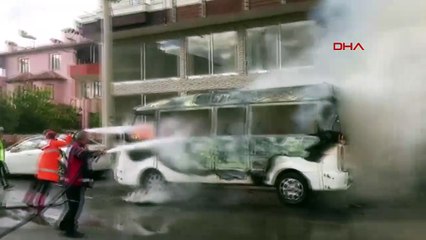 Iğdır'da Elektrik Kontağından Çıkan Yangında Minibüs Kullanılamaz Hale Geldi