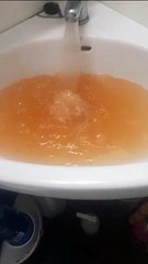 Agua turbia por el óxido en el Volcán de Timanfaya de Naviera Armas