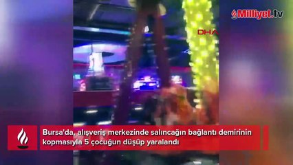 Oyun salonunda bağlantı demiri kopan salıncaktaki 5 çocuğun yaralanma anı kamerada