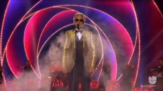 Standing ovation per Andrea Bocelli ai Latin Grammy 2023