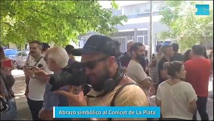 Abrazo simbólico al Conicet de La Plata