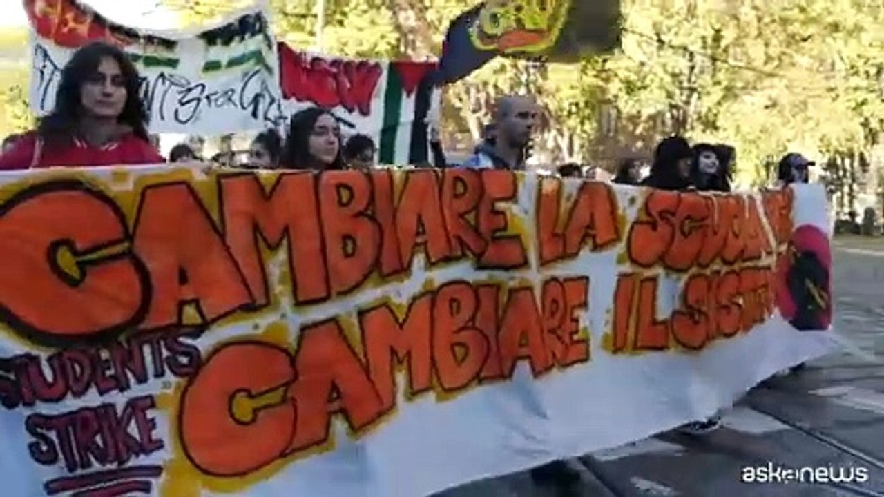 "I diritti non si meritano": studenti in piazza in tutta Italia