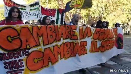 "I diritti non si meritano": studenti in piazza in tutta Italia