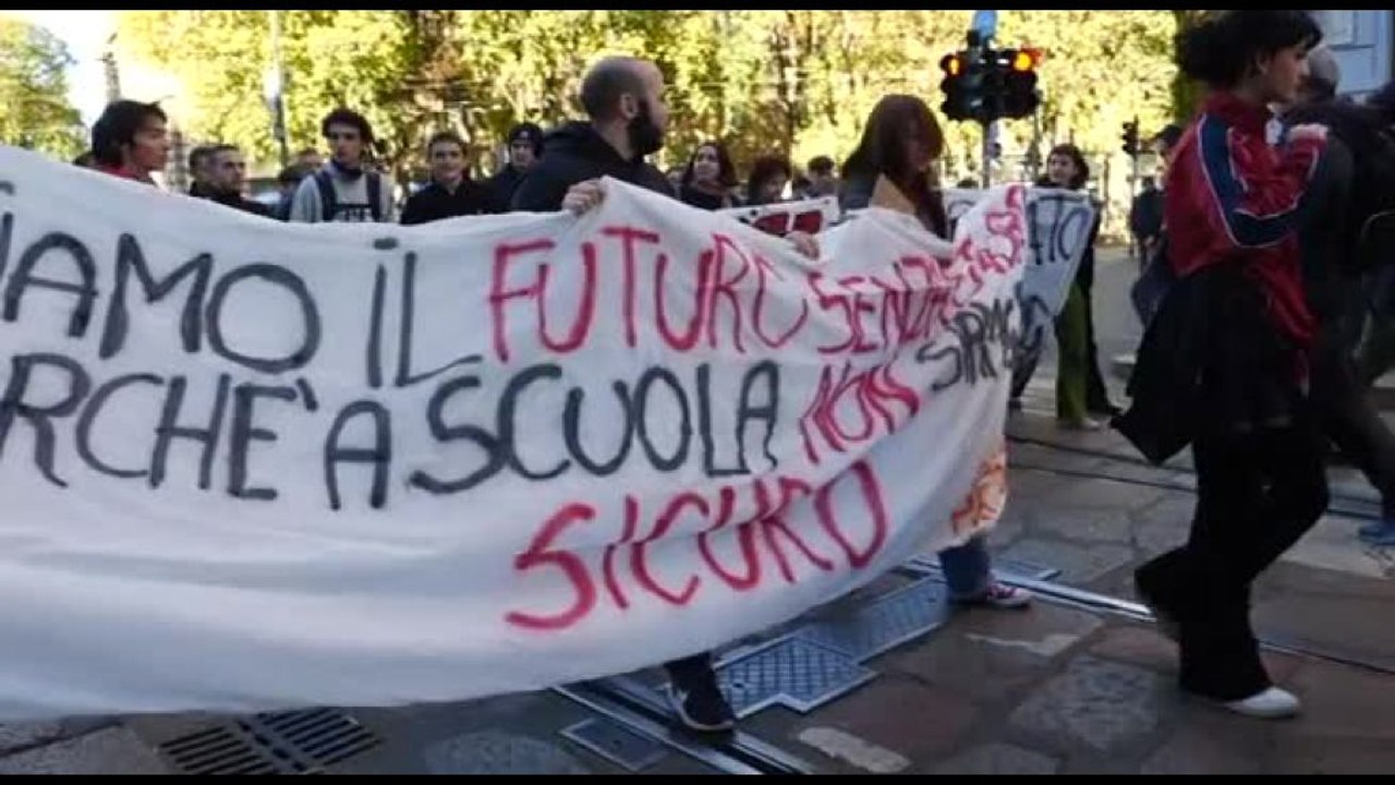 "I diritti non si meritano": studenti in piazza in tutta Italia