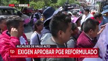 Alcaldes del Valle Alto instalan vigila en la Brigada Parlamentaria exigiendo la aprobación el PGE reformulado