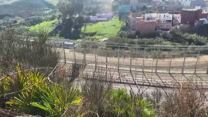 Intento de salto masivo y violento en la valla de Ceuta