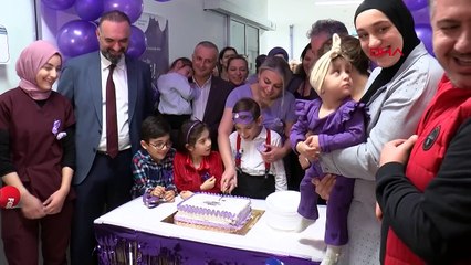 LES BÉBÉS PRÉMATURÉS REÇOIVENT MAINTENANT UN TRAITEMENT DANS LA MÊME PIÈCE QUE LEUR MÈRE