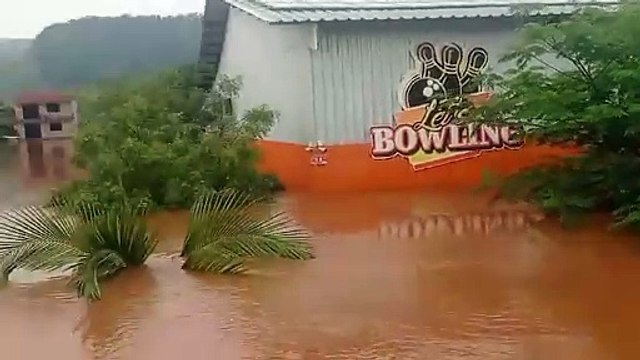 Chuvas deixam cidades de Santa Catarina embaixo d'água