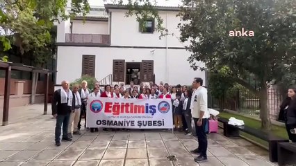 Les membres de l'Union Eğitim-İş lisent notre serment à la maison d'Atatürk à Thessalonique