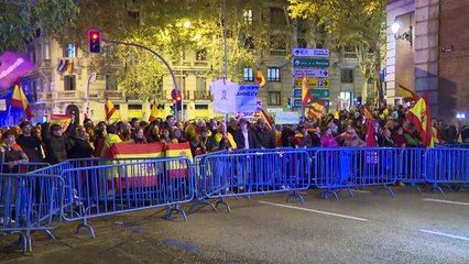 Los manifestantes en Ferraz abandonan de forma pacífica la protesta sin  altercados reseñables