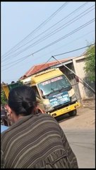 VIRAL mobil sound sistem terjun ke sungai akibat di kejar geng motor