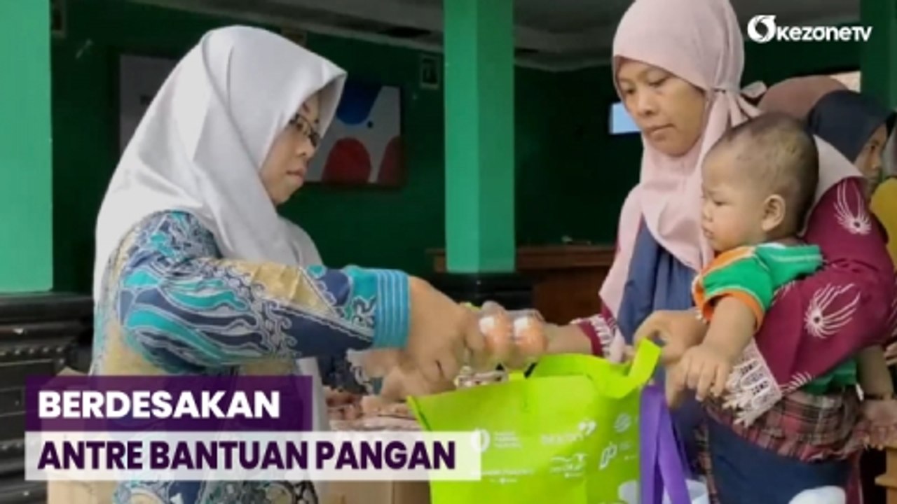 Ratusan Warga di Cilacap Berdesakan Antre Bantu...