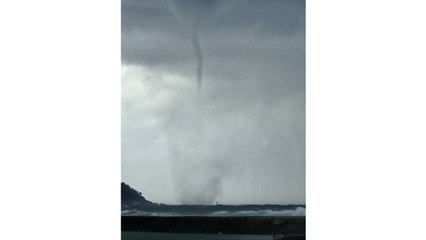 제주도 비양도 근처에서 용오름 현상 잇따라 관측 / YTN