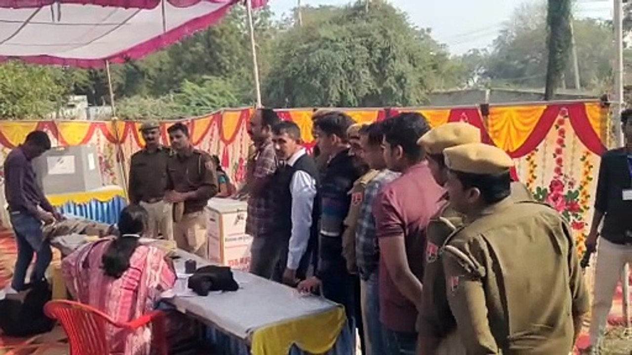 Video : पुलिस ने ड्यूटी के बीच निभाई जिम्मेदारी, लोकतंत्र के महापर्व में दी आहुति