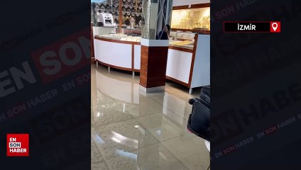 İzmir'de her yağmur sonrası aynı manzara: Cadde ve çarşıları su bastı