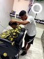 Piero Quispe sorprende al 'trabajar' como barbero y es viral en TikTok