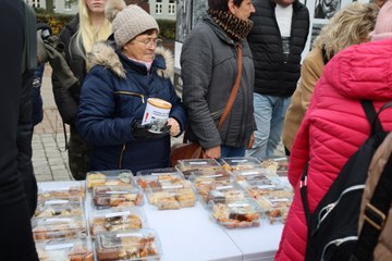 Sprzedaż ciast dla Oliwii