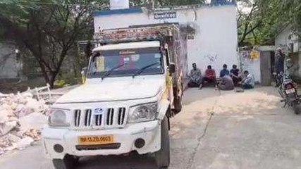 देवास : अज्ञात कारणों चलते व्यक्ति लगाई फांसी, शव को पहुंचाया अस्पताल