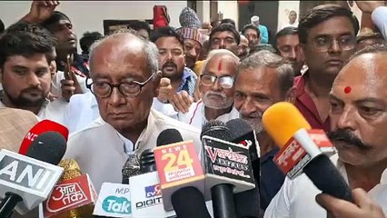 सलमान के परिजनों से मिलते दिग्विजय सिंह