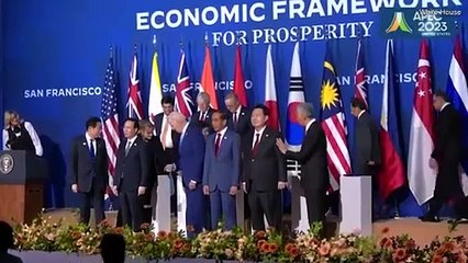 Biden gets confused as he stands with world leaders at APEC summit