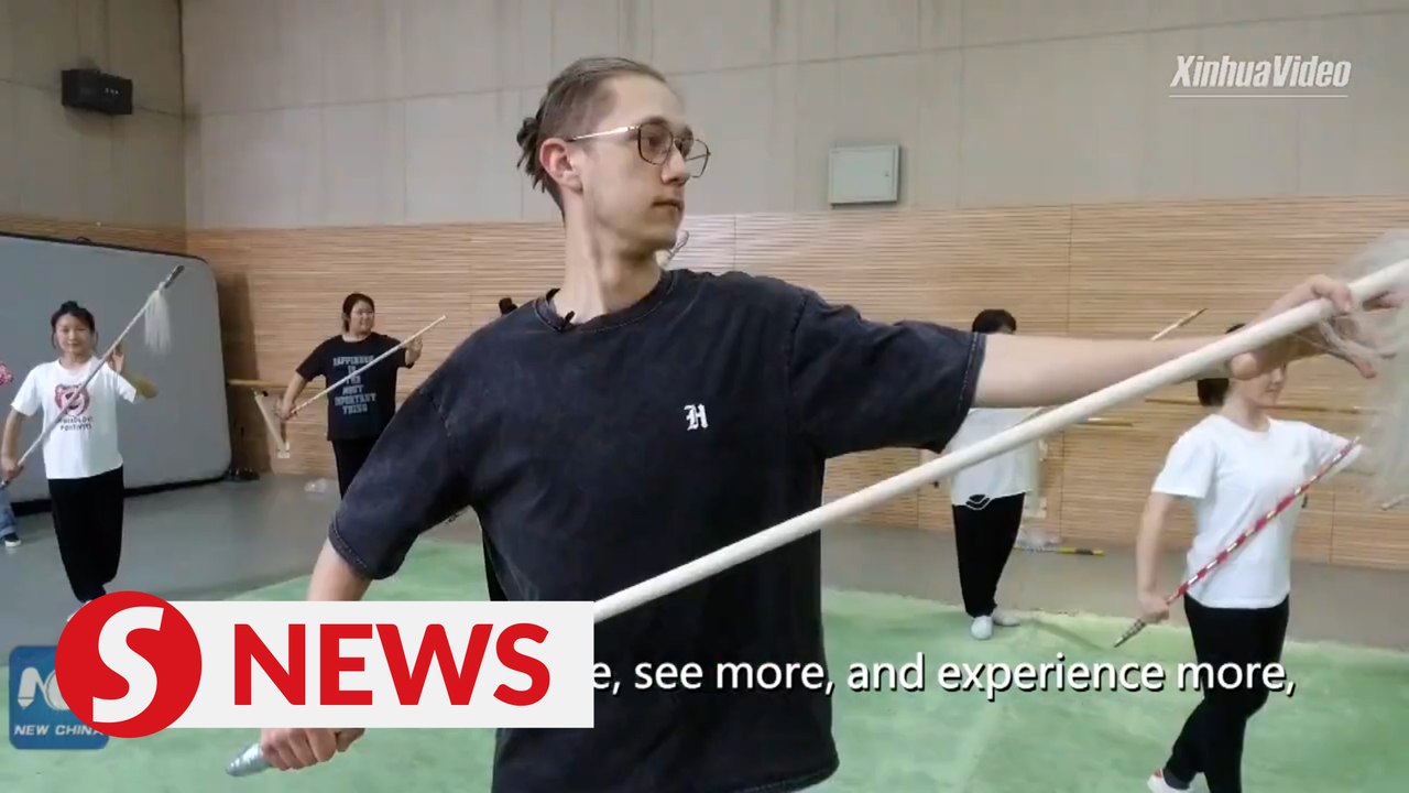 Young Kyrgyz experiences "Kung Fu" in Chinese opera