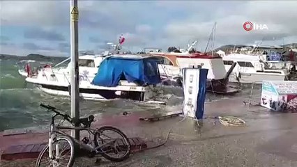 Fırtınaya dayanamayan balıkçı tekneleri battı