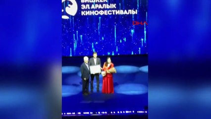 Türkan Şoray'a özel ödül Bişkek'te takdim edildi