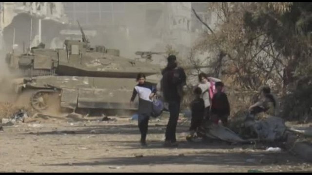 Palestinesi in fuga da ospedale al-Shifa, centro guerra Israele-Hamas