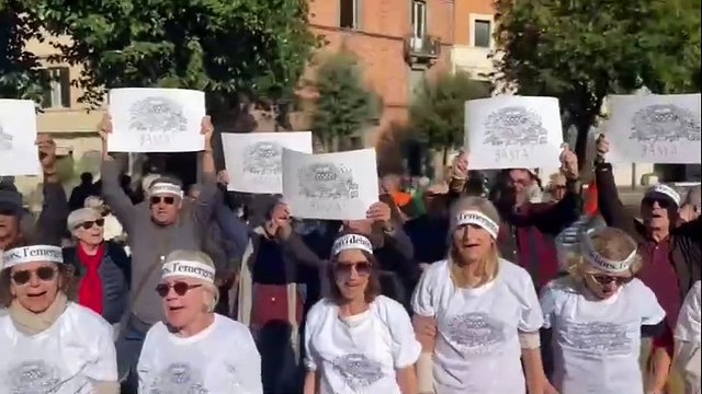 No ai dehors, basta degrado . A Roma la protesta nazionale contro la proroga decisa dal Senato
